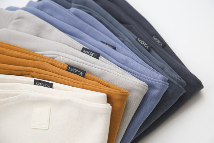 Close-up of brushed terry fabric and tapered fit – lava kids sweatpants