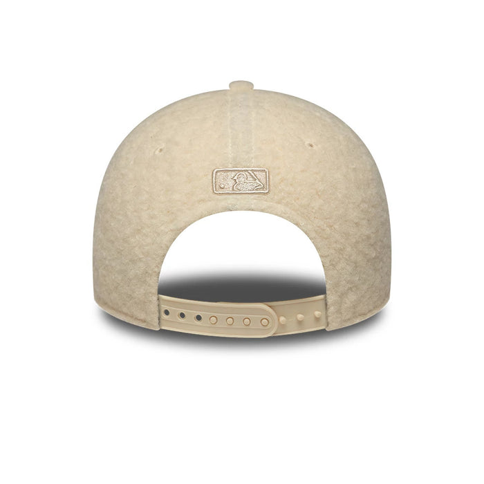 Pictured is this Womens MLB Winter Borg LA Dodgers 9FORTY M-Crown cap in cream. 4