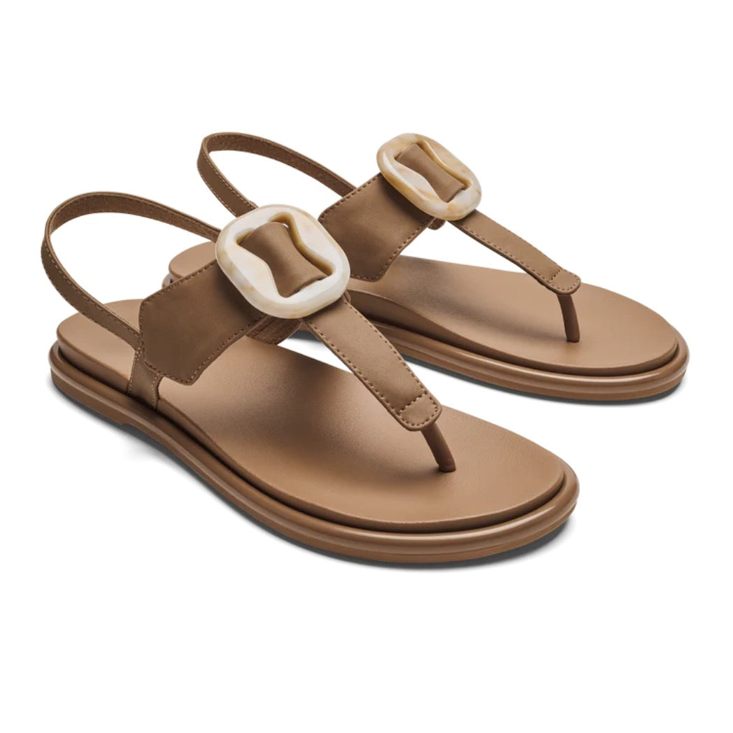 OLUKAI - LA'I T-BAR SANDAL (WOMENS) | TAN/TAN