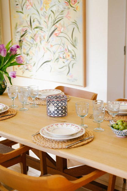 Bougie Iguazu sur une table de déjeuner
