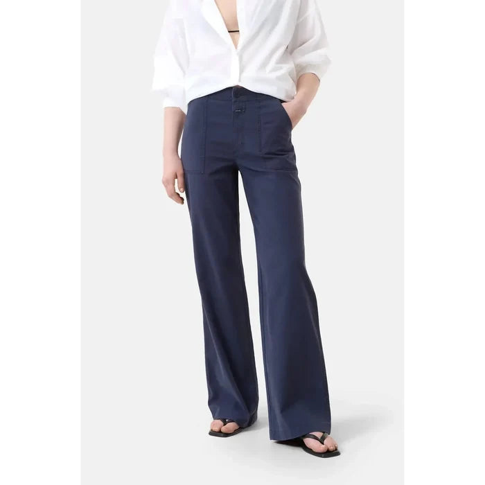 Closed Aria Pant in Navy