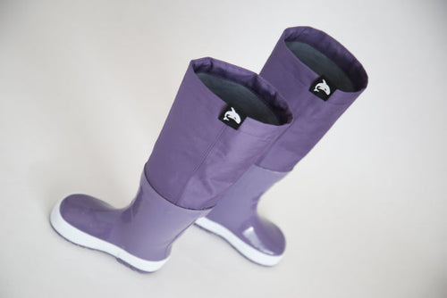 Close-up of waterproof rubber and non-slip sole – grape rain boots waders