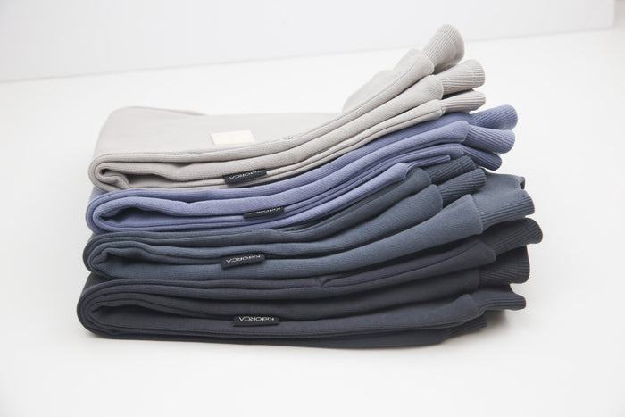 Detailed texture of brushed terry organic fabric – dove grey kids sweatpants