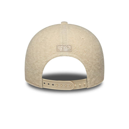 Pictured is this Womens MLB Winter Borg LA Dodgers 9FORTY M-Crown cap in cream. 4