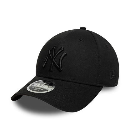 Pictured is this MLB New York Yankees 9FORTY M-Crown cap in black. 1