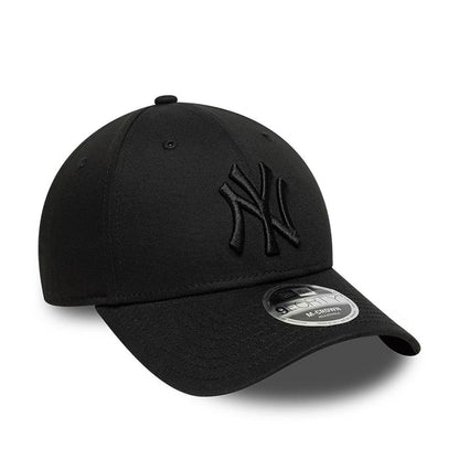 Pictured is this MLB New York Yankees 9FORTY M-Crown cap in black. 3