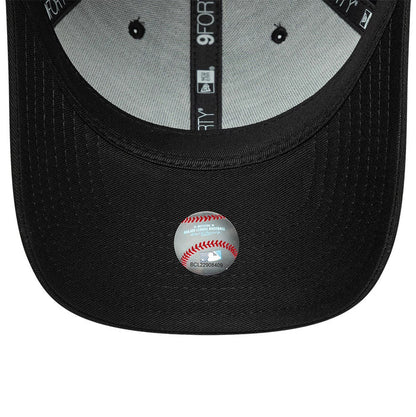 Pictured is this MLB New York Yankees 9FORTY M-Crown cap in black. 5