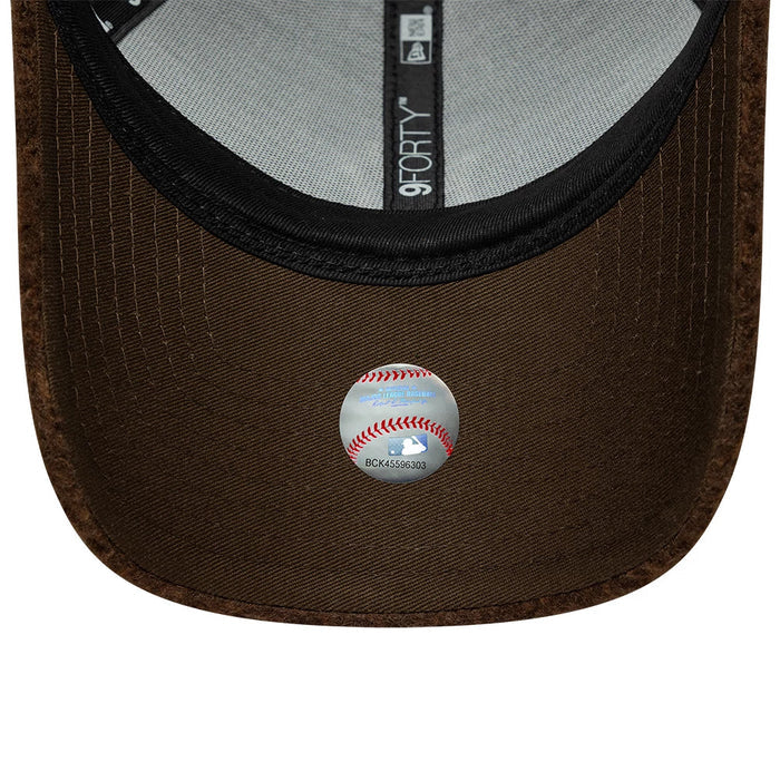 Pictured is this MLB Winter Borg New York Yankees 9FORTY cap in brown. 5