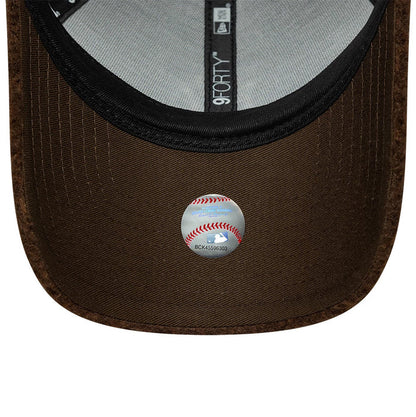 Pictured is this MLB Winter Borg New York Yankees 9FORTY cap in brown. 5