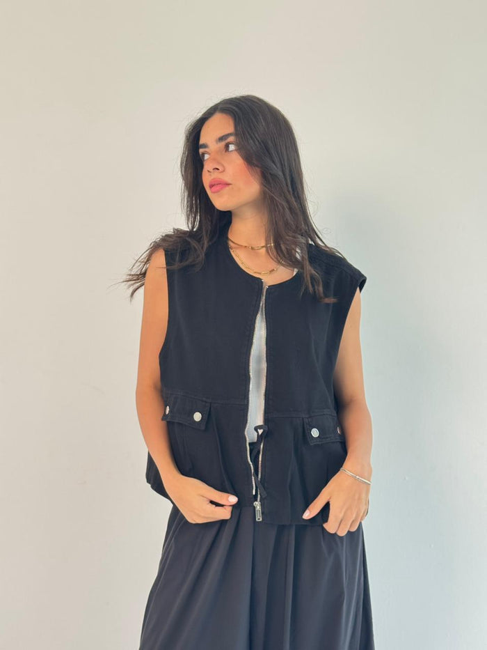Oversized Cargo Zip Vest – Black