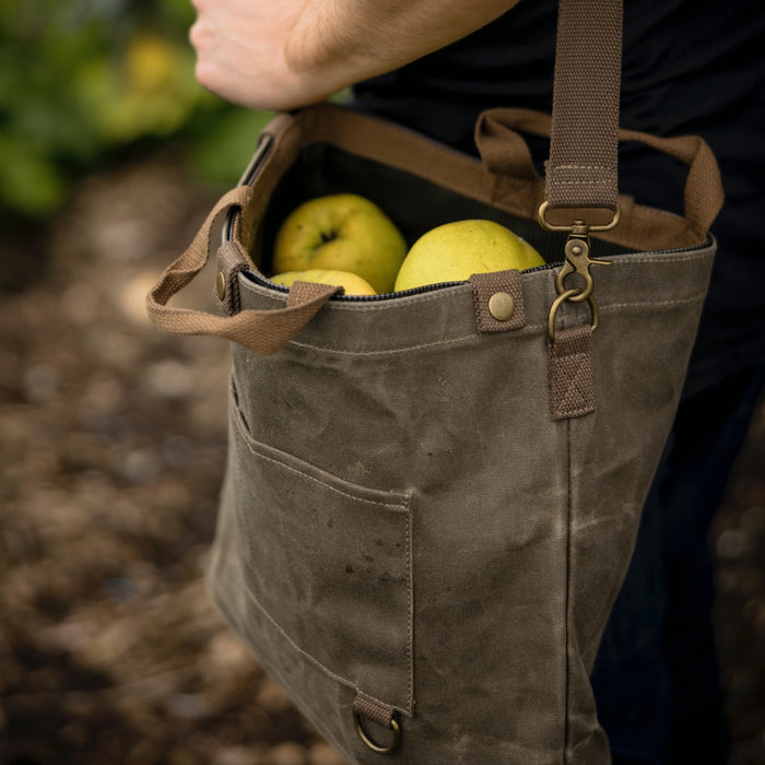 Gardening backpack in Canada