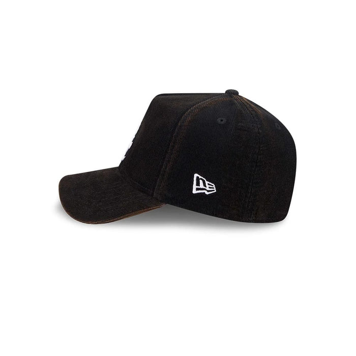 Pictured is this MLB Quickstrike Snow Wash Cord Chicago White Sox 59FORTY A-Frame Fitted cap in black. 5